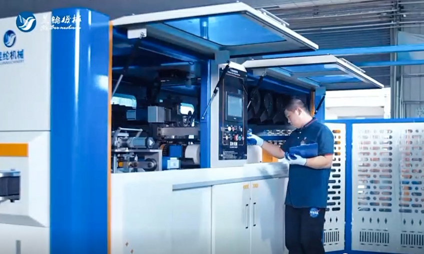 الفنيون الذين يعملون في ابتكار الربيع