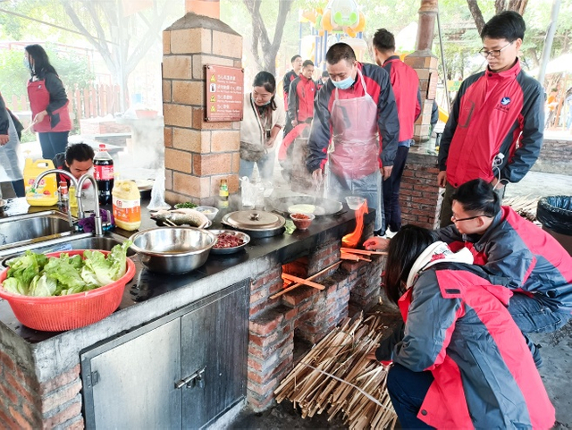 مبنى فريق Yulun Machinery