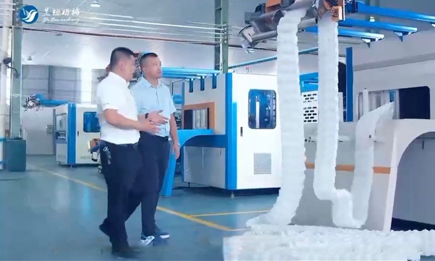 الفنيون الذين يعملون في ابتكار الربيع